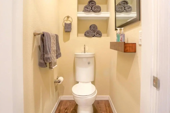 Room 8 of 27
