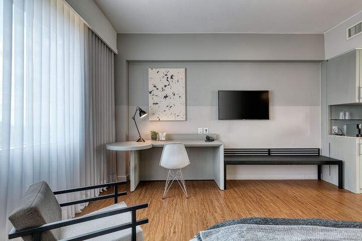Room 6 of 93