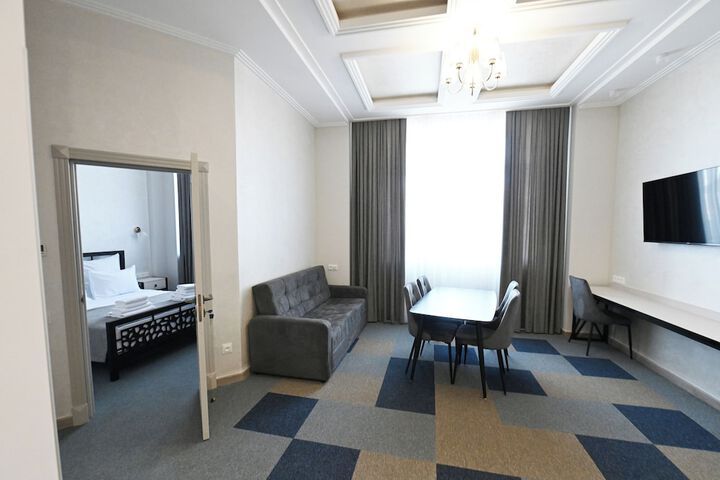 Room 21 of 38
