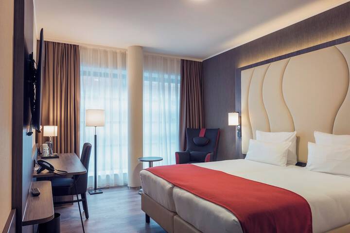 Room 12 of 84