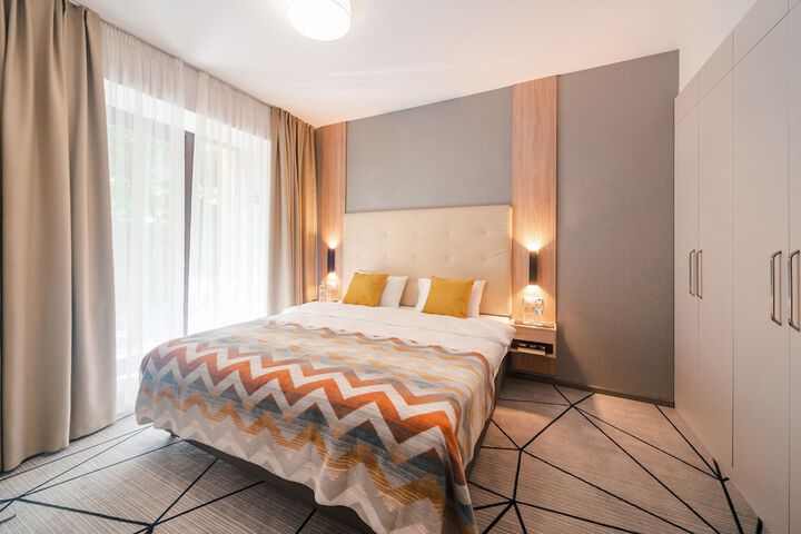 Room 9 of 38