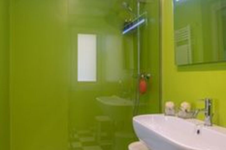 Room 14 of 100