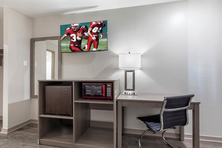 Room 16 of 32
