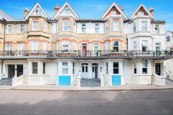OYO The Lodge Bournemouth