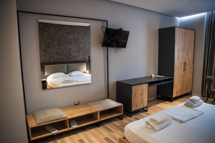 Room 3 of 32