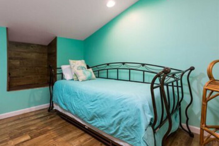 Room 21 of 21