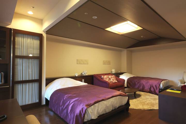 Room 7 of 98