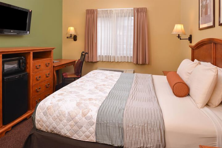 1 King Bed (7 of 14)
