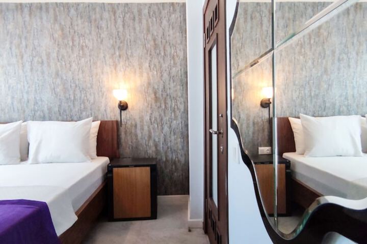 Room 20 of 77