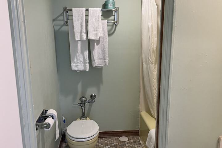 Room 12 of 17