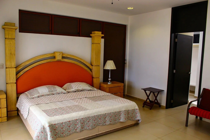 Room 7 of 28