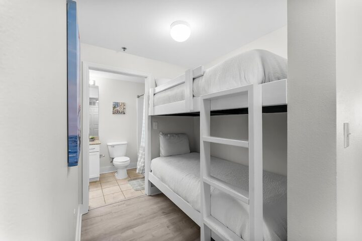 Room 33 of 151