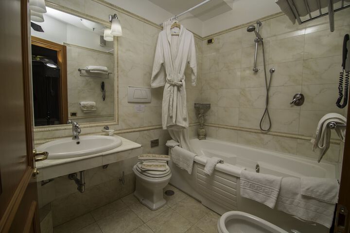 Room 15 of 29