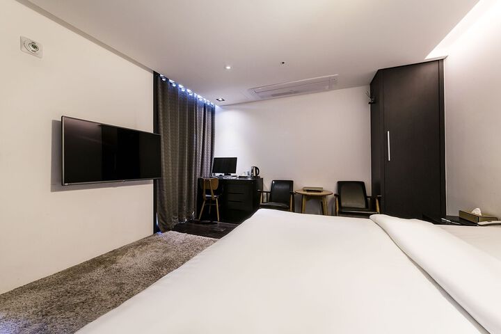 Room 166 of 176