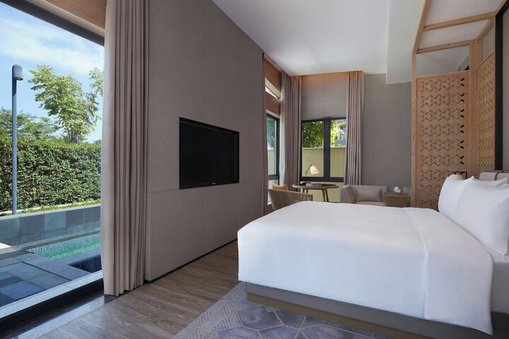 Room 32 of 151