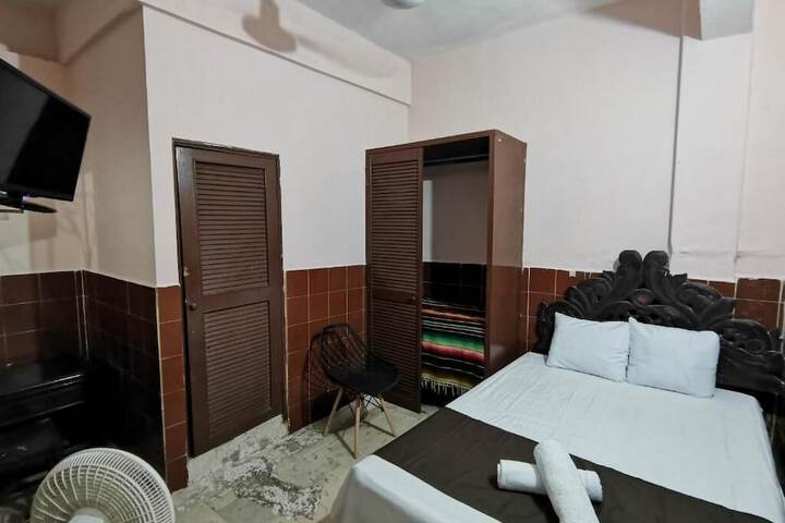 Room 9 of 38
