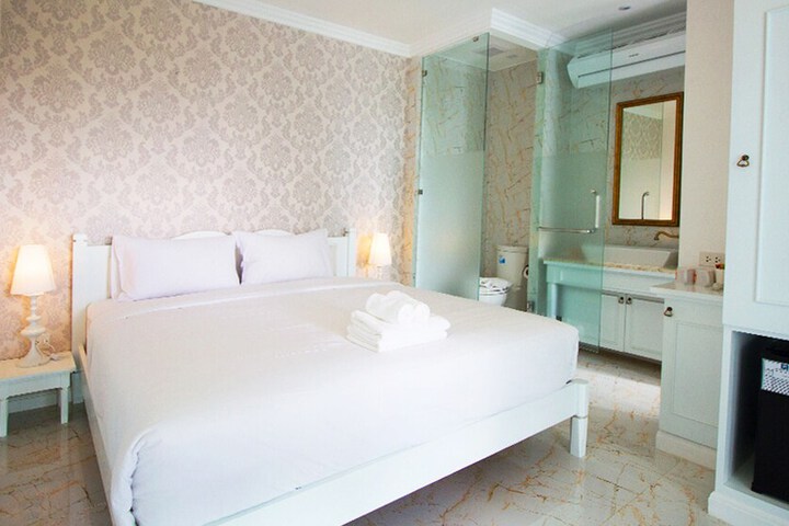 Room 34 of 35