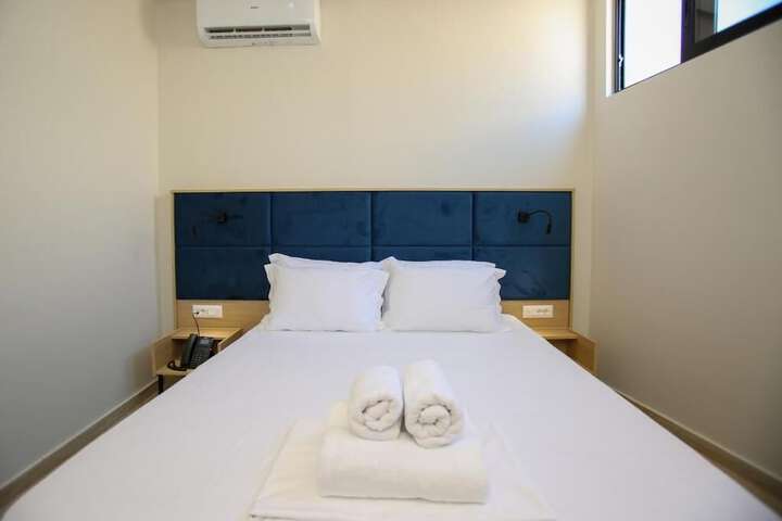 Room 53 of 109
