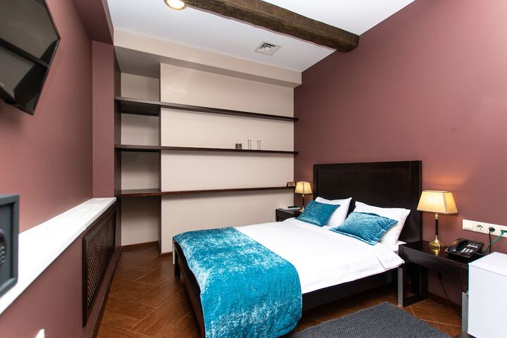 Room 5 of 43