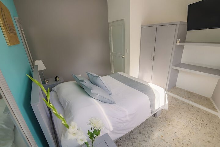 Room 8 of 75