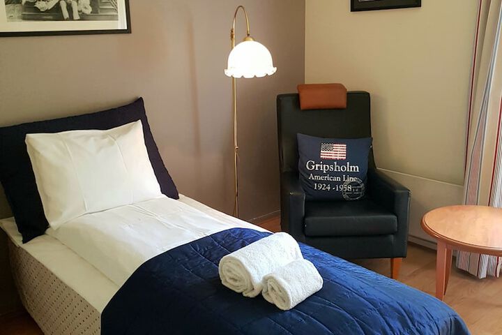 Room 3 of 106