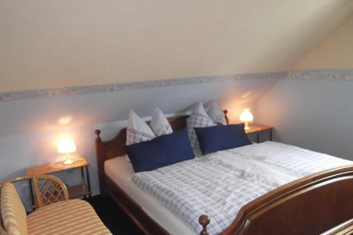 Room 2 of 6