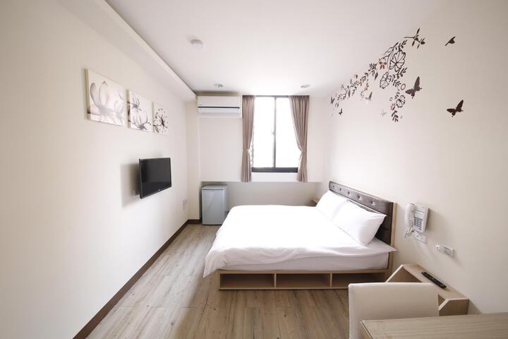 Room 2 of 5
