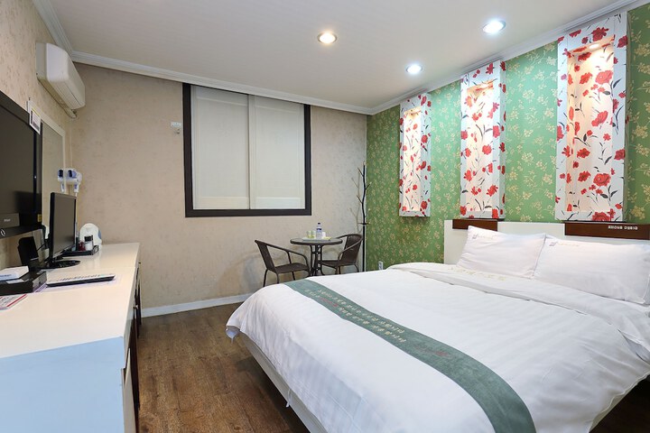 Room 6 of 40