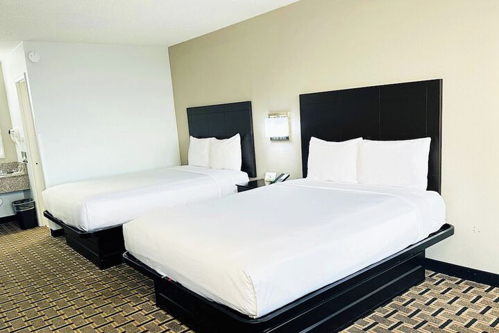 Double Deluxe King Bed (1 of 5)
