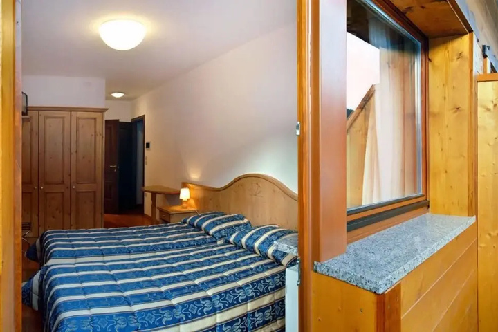 Room 4 of 14