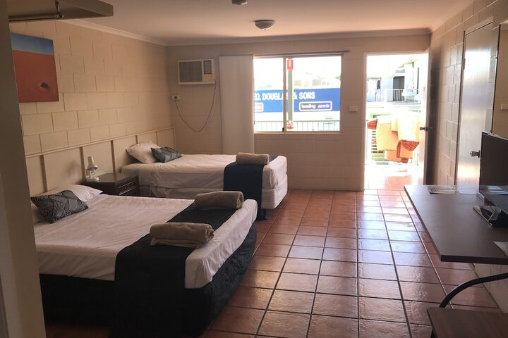 Room 3 of 85