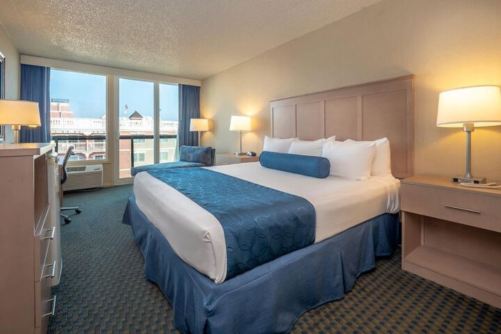 1 King Bed Accessible (6 of 9)
