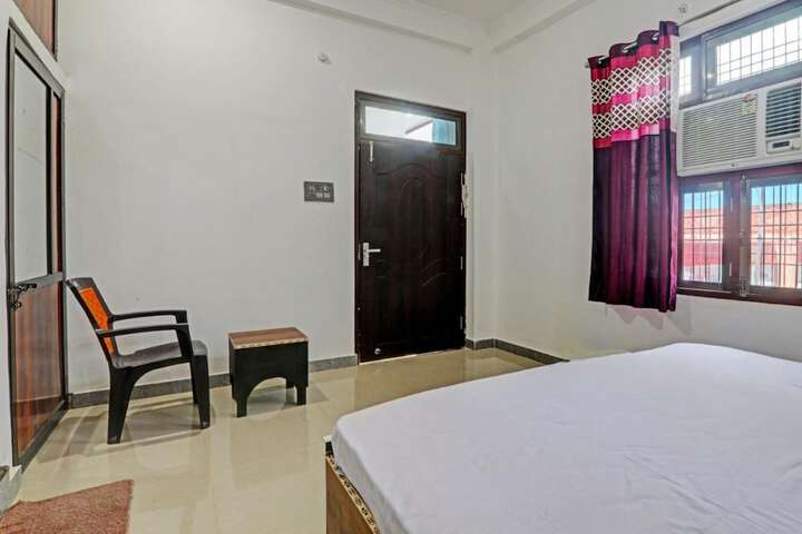 Room 9 of 12
