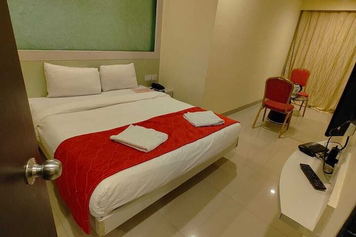 Room 5 of 12