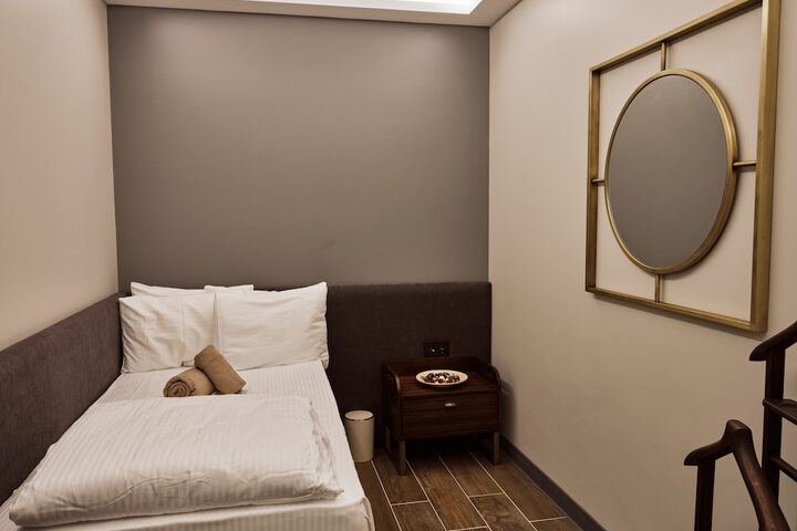 Room 5 of 28