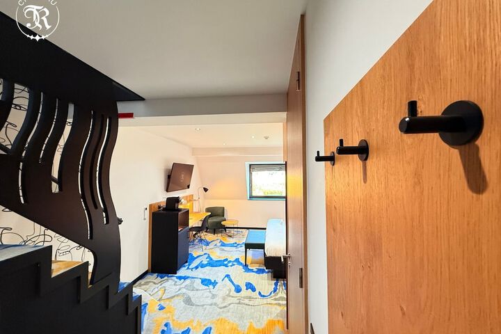 Room 100 of 217