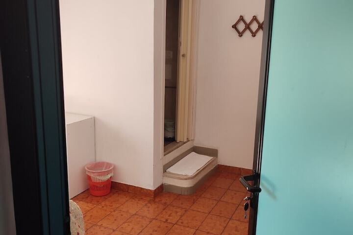 Room 10 of 30