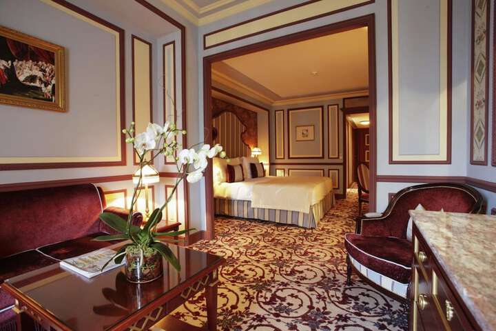 Room 3 of 194