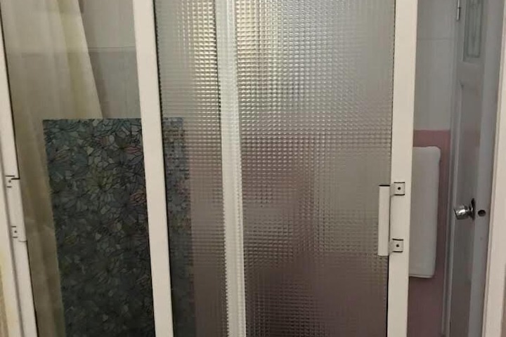 Room 12 of 19