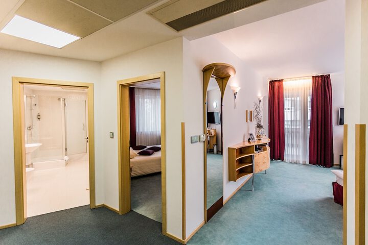 Room 39 of 102