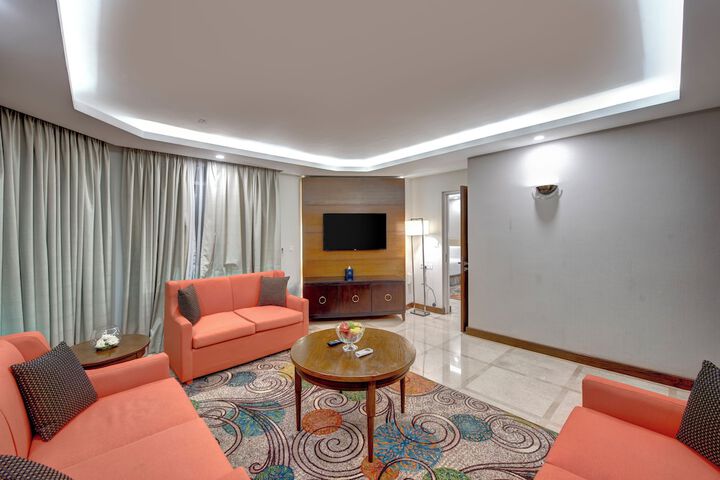 Room 28 of 176