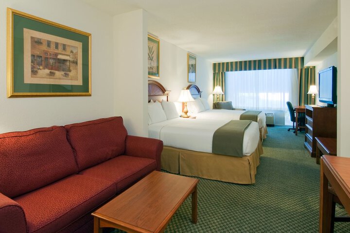1 King Bed Suite (10 of 11)