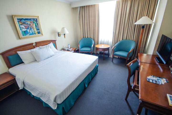 Room 11 of 48