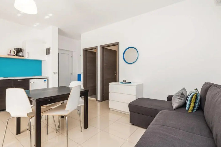 Room 4 of 16