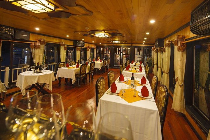 Dining 16 of 21