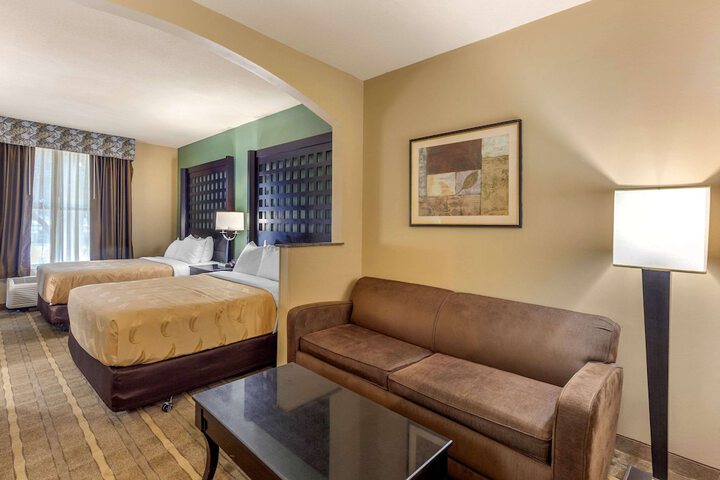 2 Queen Beds (9 of 14)