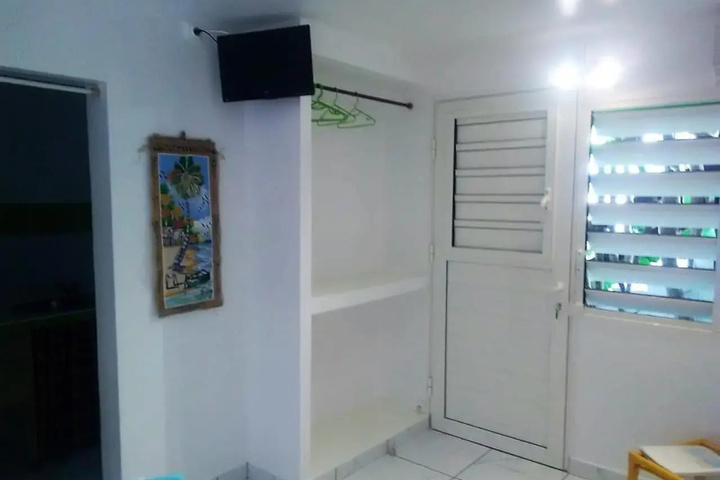 Room 10 of 19