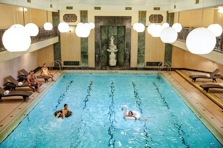 Indoor/outdoor pool