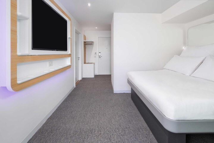 Room 8 of 31