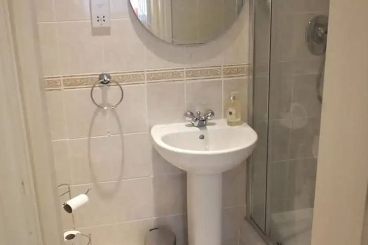 Room 8 of 14